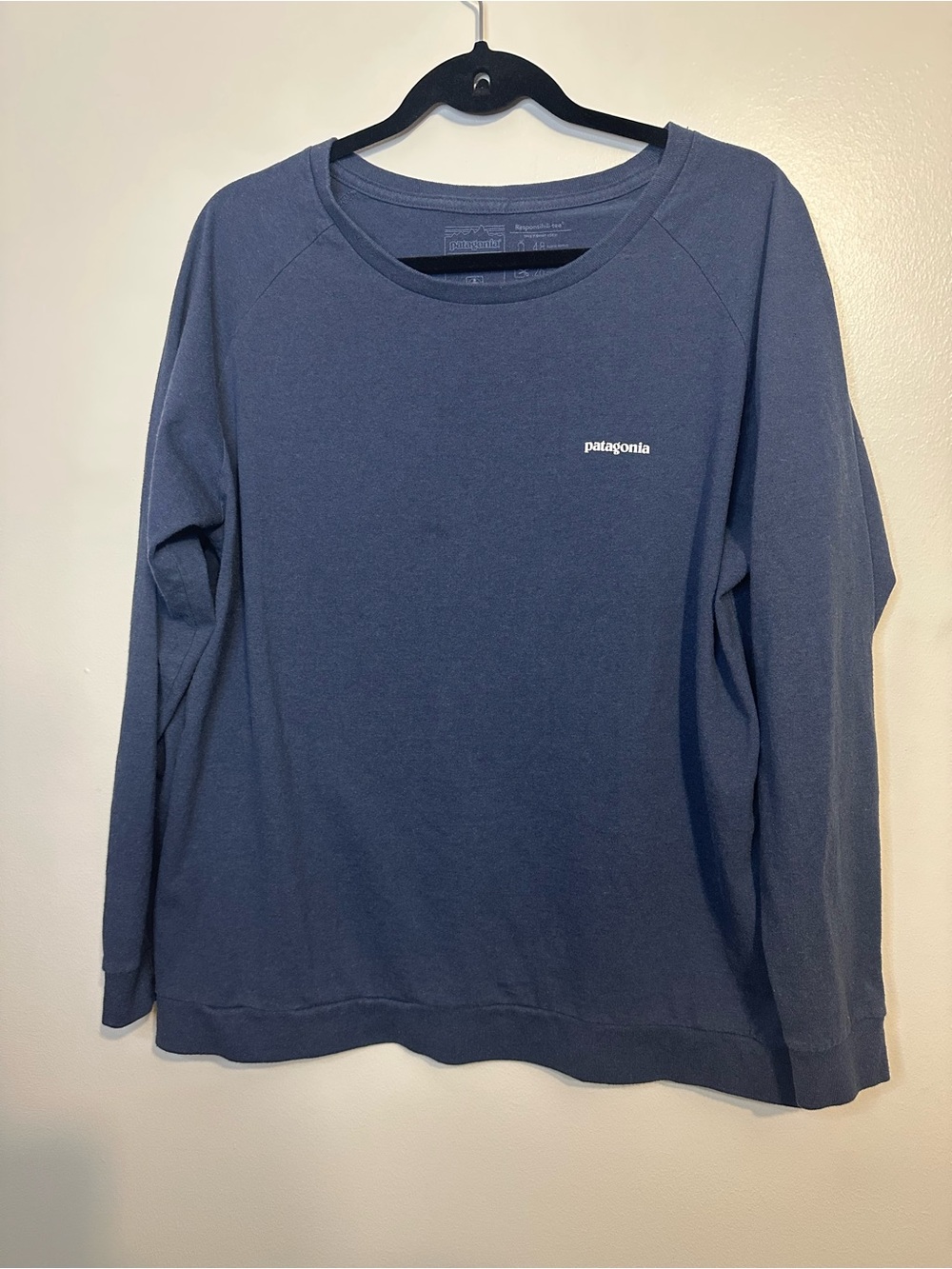 Patagonia Navy Crewneck Long Sleeve Sweatshirt